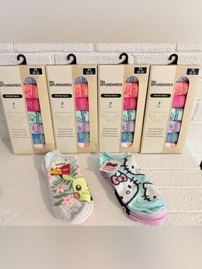 28 pairs No Boundaries Women’s Mid-Rise Hipsters + 6 pair of socks
